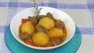 Receta de Cordero Guisado con Patatas: ¡Un manjar casero!