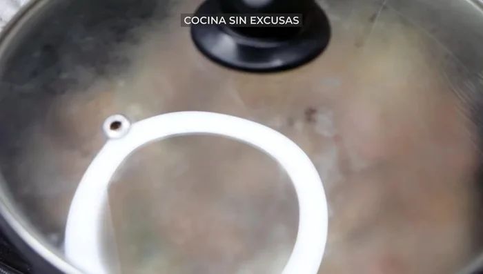 Tapar la olla por unos 8 minutos aproximadamente.