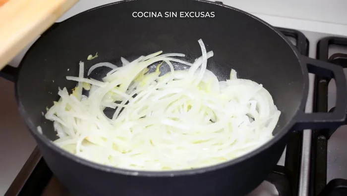 Agregar la carne picada a la olla.