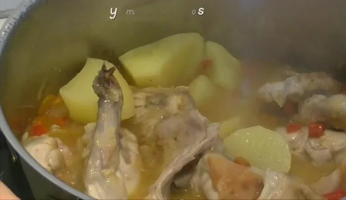 Tapar la olla y cocinar a fuego medio durante 25 minutos. [206.36]