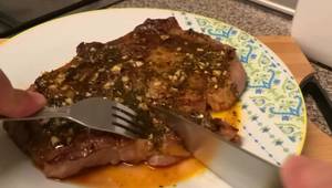 Chuletón de Ternera Jugoso con Chimichurri: Receta Fácil