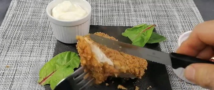 Marinado del pollo (proceso no mostrado en el video)