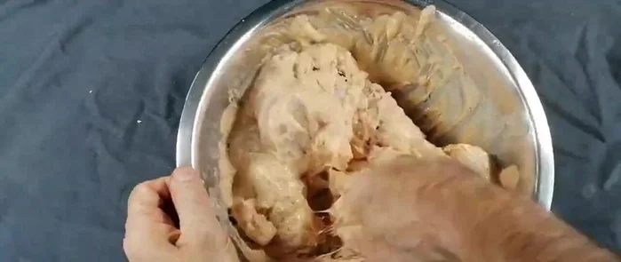 Ajustes y preparación para la cocción. (Detalles no visibles en el video)