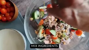 Ensalada de atún y garbanzos mediterránea: ¡Alta en proteínas y lista en 10 minutos!