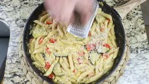 Pasta Cremosa de Verduras en una Sola Sartén (Receta Rápida)