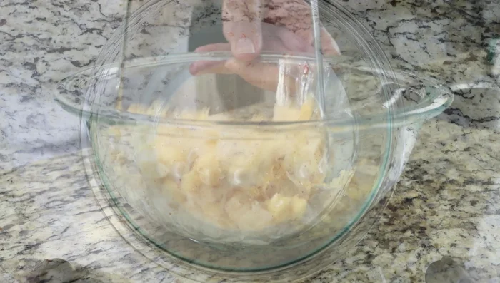 Agregar los garbanzos machacados a la masa.