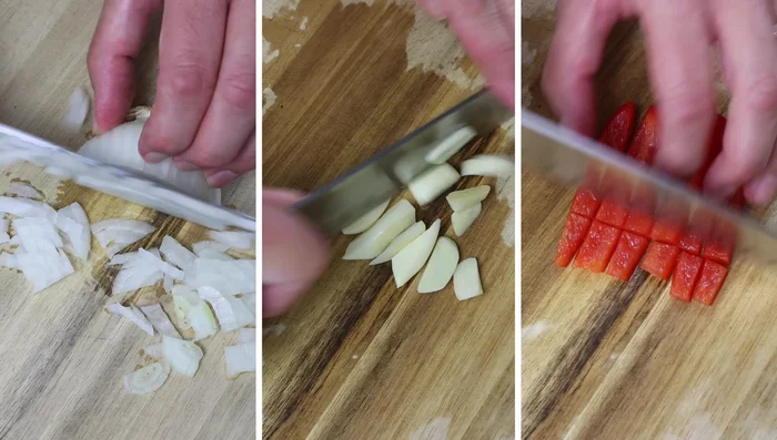 Picar finamente la cebolla, el ajo y el pimiento rojo. Agregar a la sartén y saltear durante 3-4 minutos hasta que la cebolla esté translúcida. (63.64)