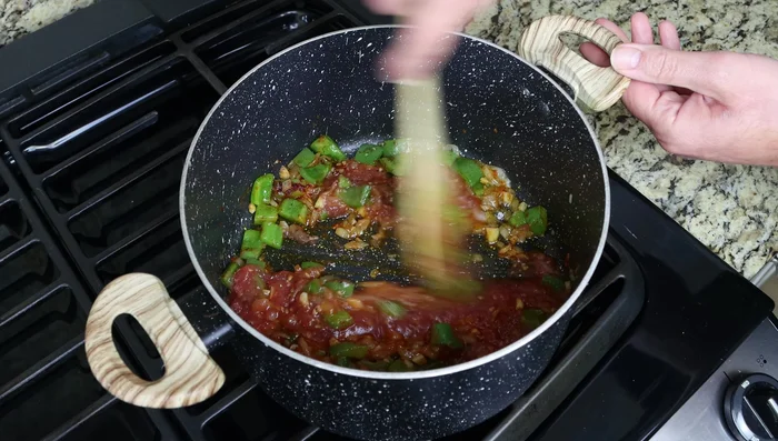 Cocinar a fuego lento durante unos 4 minutos.