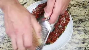 Receta de Calabacín Hasselback con Salsa Española: ¡Delicioso y Fácil!