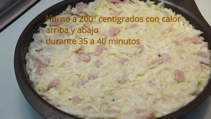 Hornear a 200°C durante 35-40 minutos, controlando la cocción.
