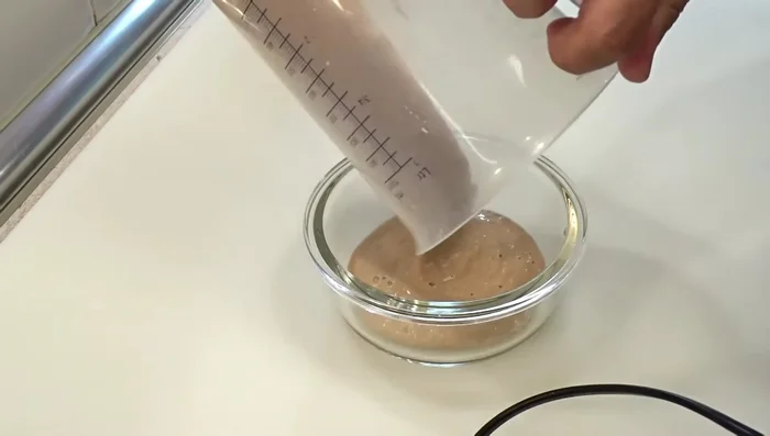 Hornear en un recipiente apto para microondas a máxima potencia durante 1-2 minutos. (827.8)