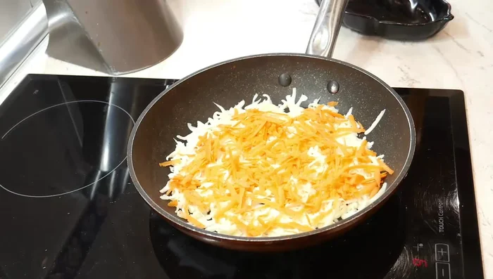Incorporar un huevo batido con un poco de sal (opcional: ajo o cebolla granulada).