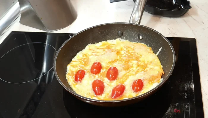 (Opcional) Agregar jamón cocido o pechuga de pavo.