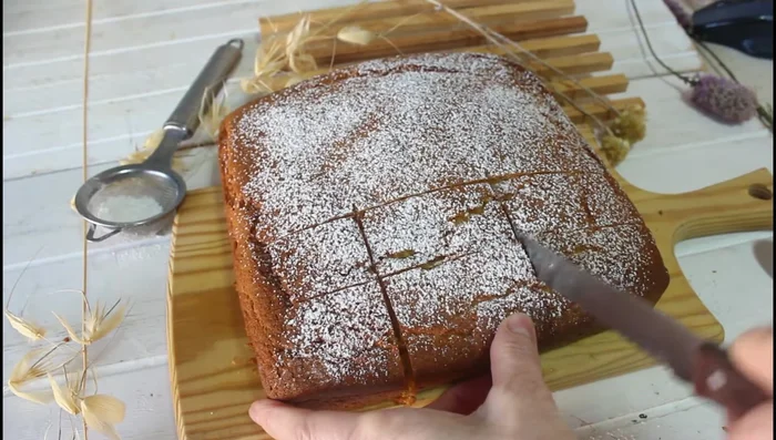 Sacar del horno, dejar enfriar y espolvorear con azúcar glas.