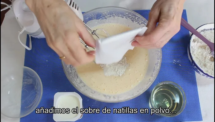 Añadir el sobre de natillas en polvo y mezclar.