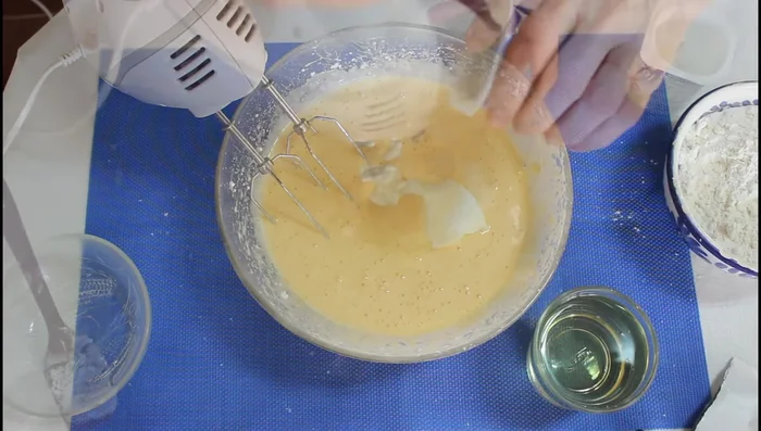 Incorporar el yogur y mezclar.