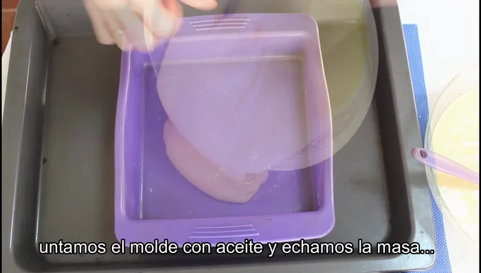 Añadir la masa al molde.