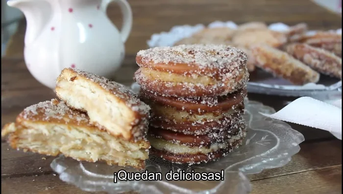 Deja enfriar completamente las galletas antes de servir.