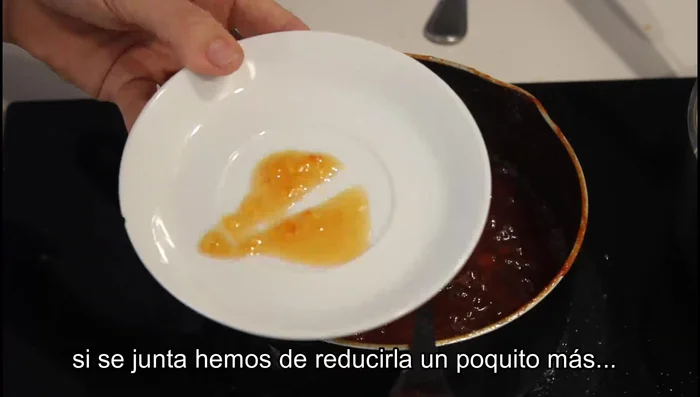 Una vez lista, meter la mermelada en tarros esterilizados.
