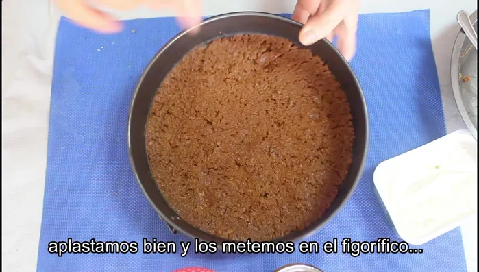 Refrigerar la base de la tarta.