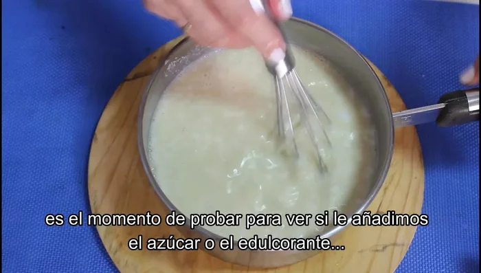Probar la crema y añadir azúcar o edulcorante al gusto (opcional).