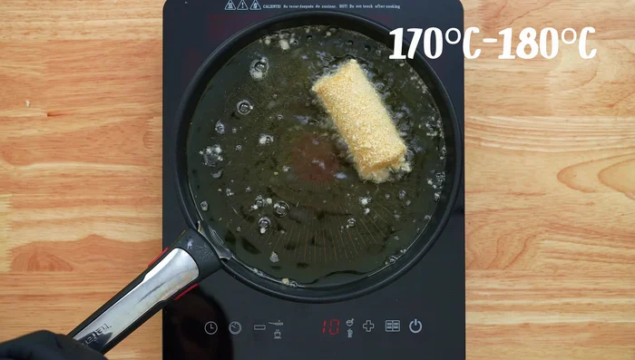 Freír en abundante aceite caliente a 170-180°C hasta que estén dorados por fuera y el queso derretido por dentro.