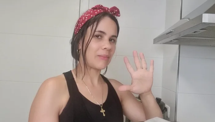 Hornear las empanadas hasta que estén doradas. (También se pueden freír o cocinar en freidora de aire).