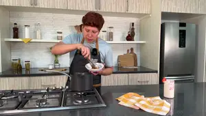 Bócoles Vegetarianos Crujientes con Salsa y Horchata de Fresa