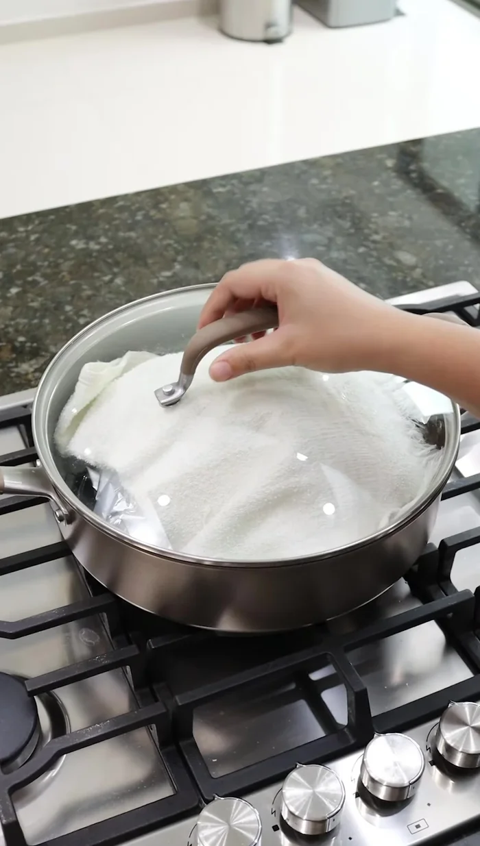 Cubrir con una toallita y cocinar al vapor.