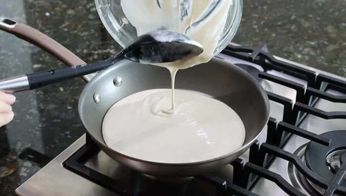 En una sartén a fuego bajo, agrega la mezcla colada.