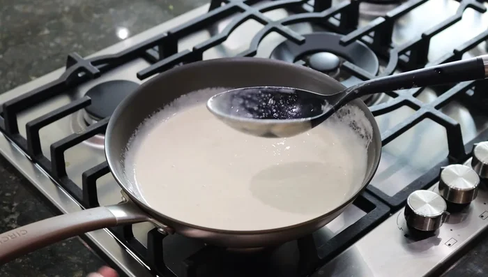 Mezcla todos los ingredientes hasta que estén bien incorporados y la consistencia sea espesa.