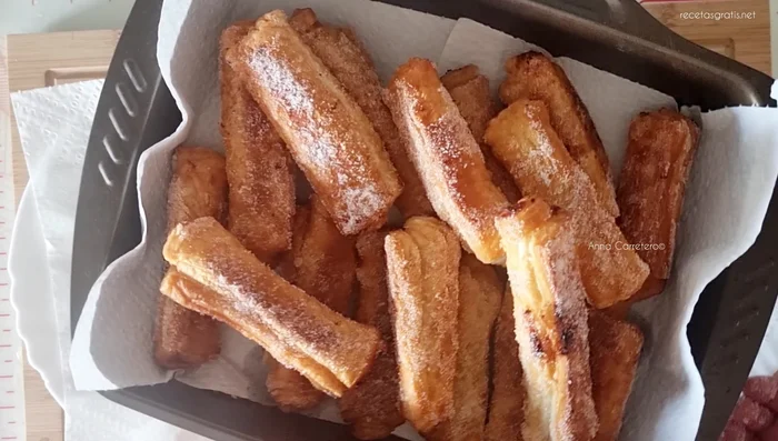 Espolvorear con azúcar y canela al gusto.