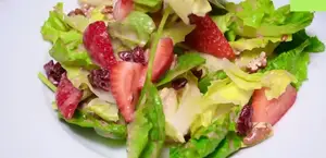 Ensalada de Fresas con Aderezo Casero: Receta Fácil y Deliciosa