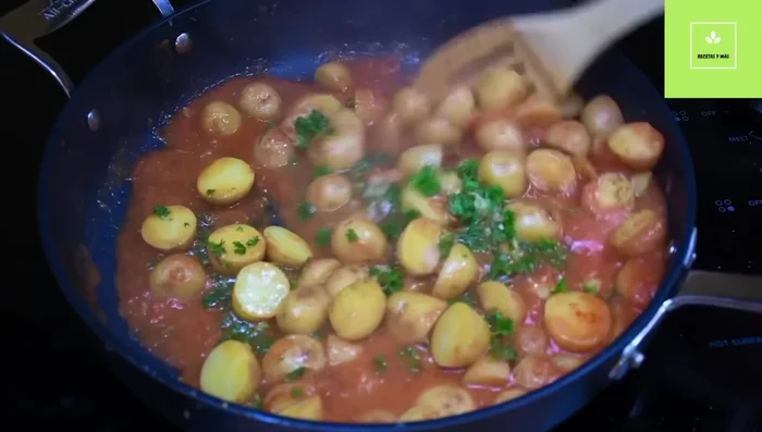 Agregar perejil o cilantro picado. (192.959)