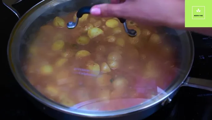Cocinar por 10 minutos a fuego medio, tapado. (231.36)