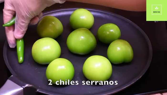 Retirar del comal y reservar para que se enfríen.