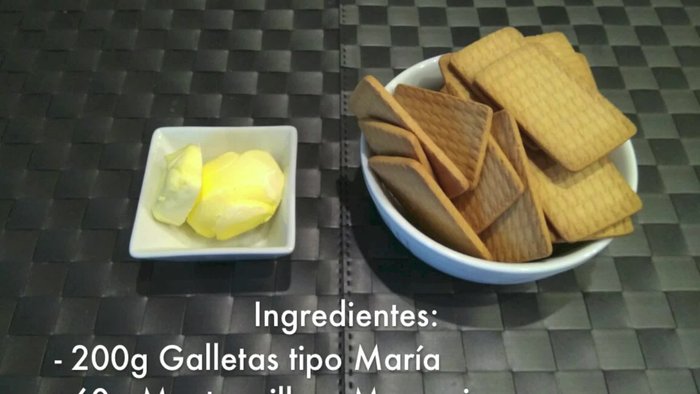 Triturar las galletas en la Cecomix Plus a velocidad 4 durante 40 segundos. No debe quedar polvo fino ni trozos muy grandes.