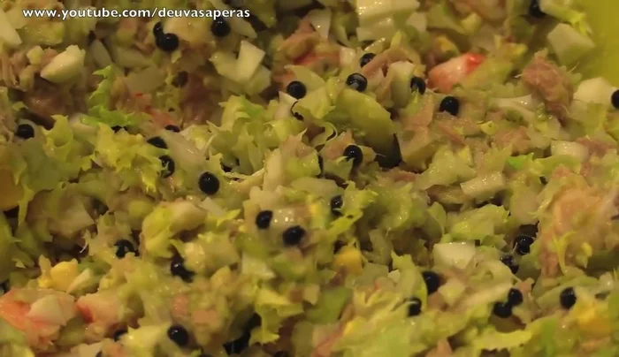 Incorporar el sustituto de caviar y mezclar bien con un poco de mayonesa.