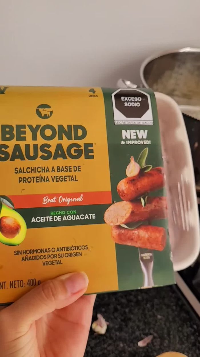 Añadir calabacín y cocinar con un poco de vino blanco (el secreto para el sabor).