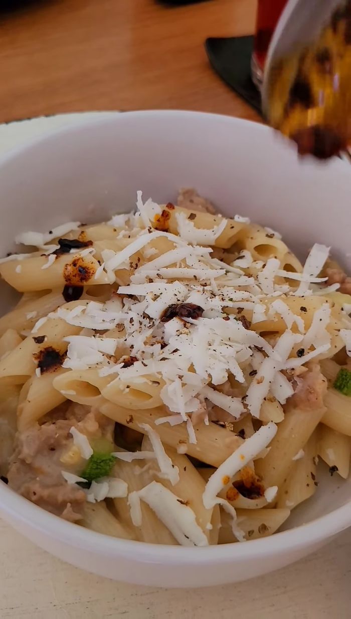 Añadir salsa macha al gusto (opcional).