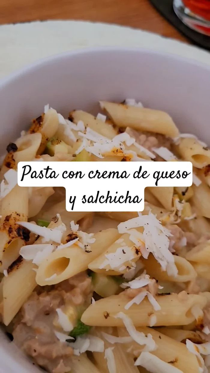 Agregar la salchicha vegana deshebrable.