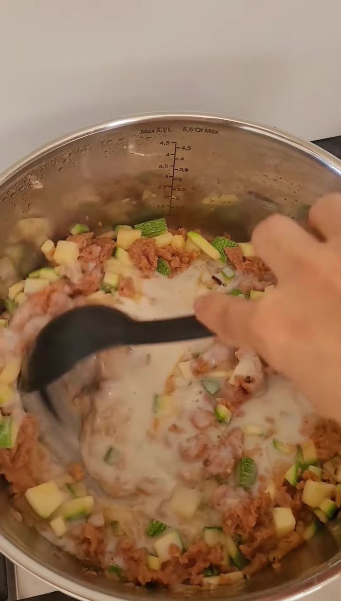 Condimentar con sal y hierbas al gusto.