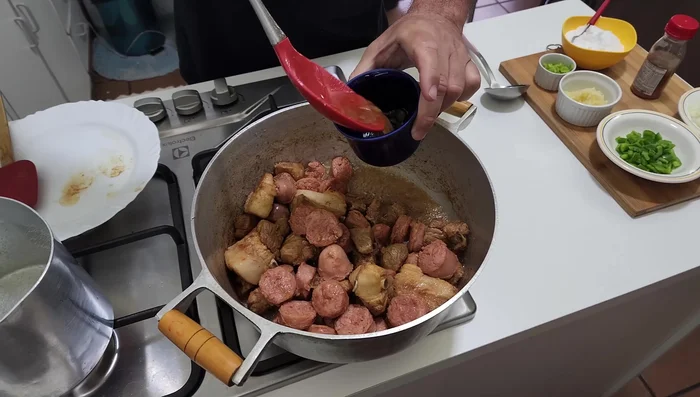 Retirar el exceso de grasa de la sartén (346).
