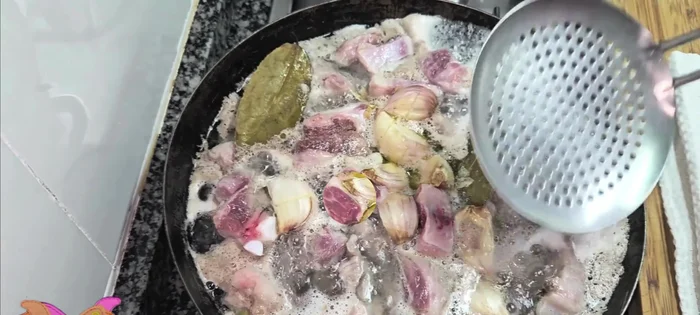 Retiramos la espuma que pueda salir. [74.439]