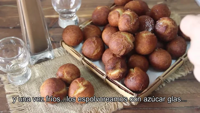 Una vez fríos, espolvorea con abundante azúcar glass.