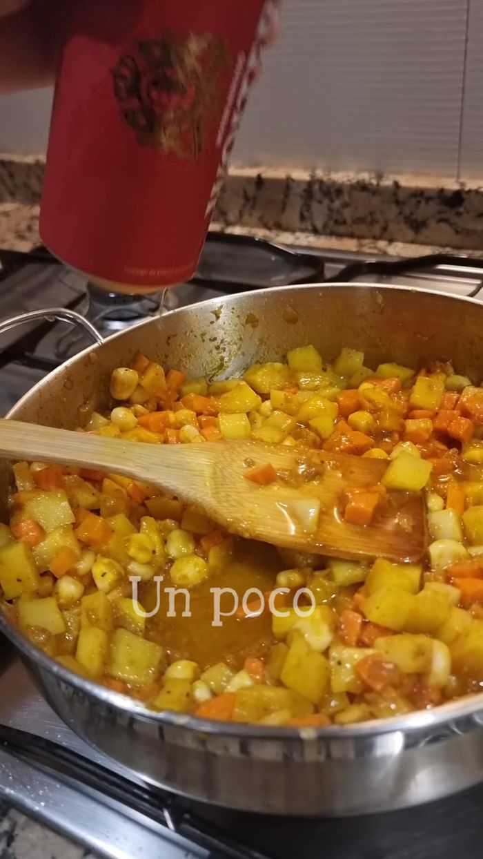 Agregar cerveza rubia y dejar evaporar el alcohol (153.2).