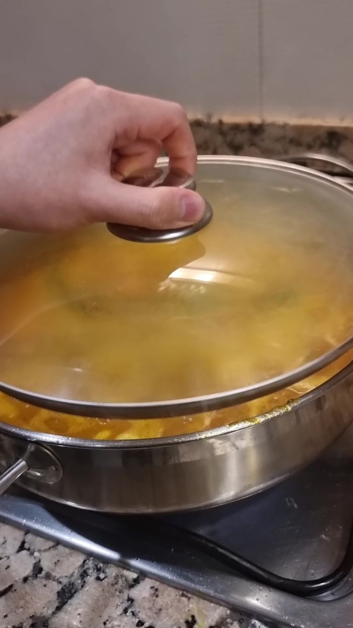 Tapar y cocinar a fuego medio-bajo por 20 minutos (175.959).