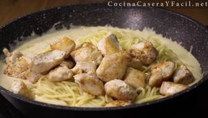 Pasta Alfredo con Pollo: Receta Fácil y Rápida