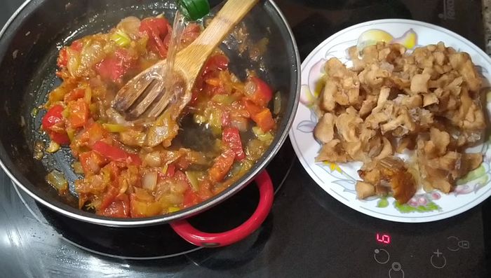 Agregar vino blanco.