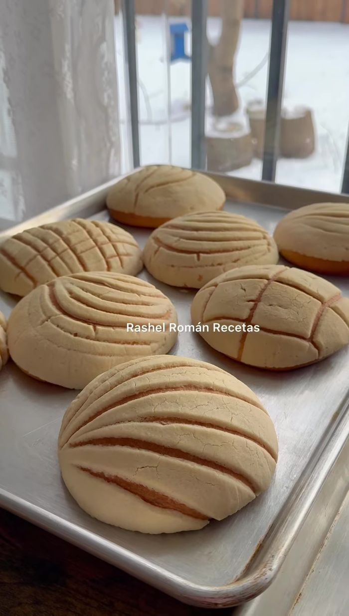 Hornea a 350°F (180°C) hasta que estén doradas.